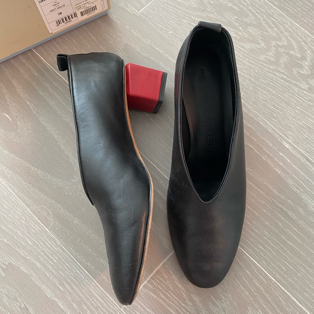 【SOLD】Gray Matters Block Leather Pumps - Size 38